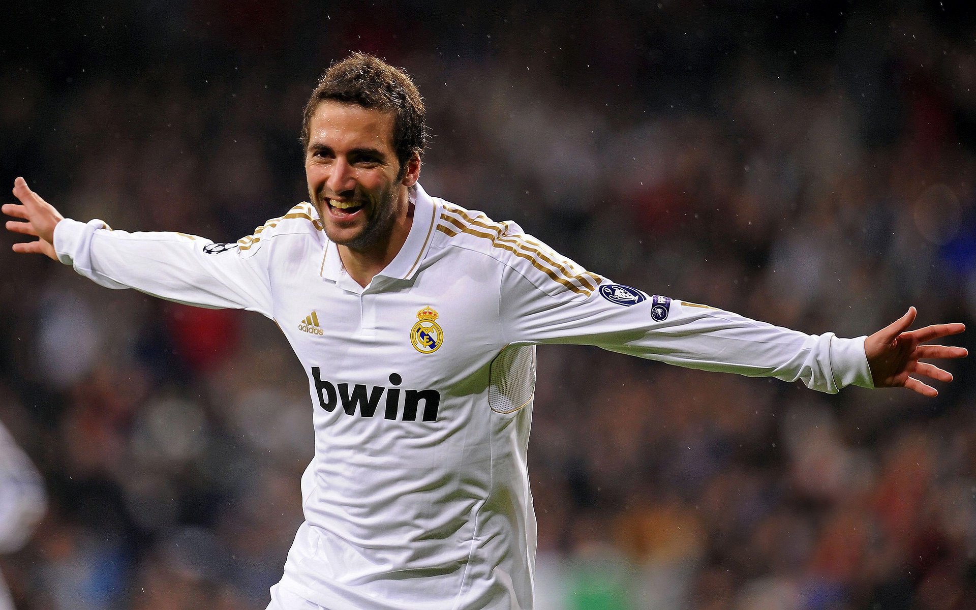 苏亚雷斯再显锋霸本色，助马竞力保西甲冠军